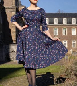 269772-Topvintage-Boutique-Collection-52168-Dress-Swing-Adriana-Blossom-Blue-241003-005MW-full blogimage
