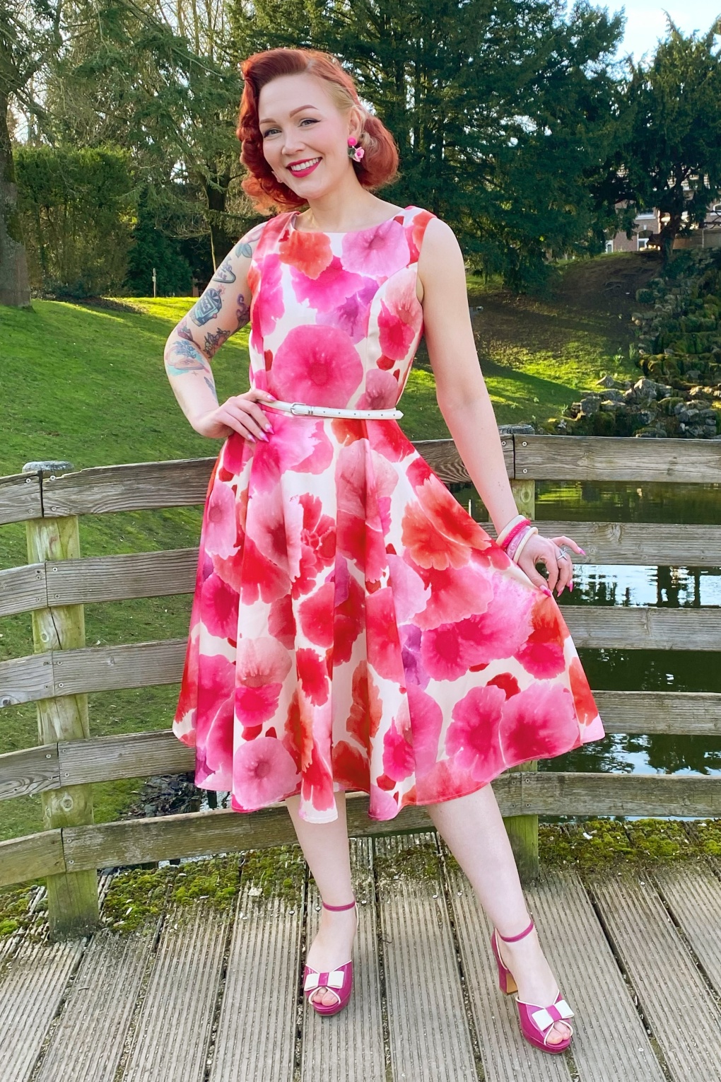 272728-Topvintage-Boutique-Collection-52200-Swing-Dress-Adriana-Abstract-Floral-Red-Pink-250223-004MW-full