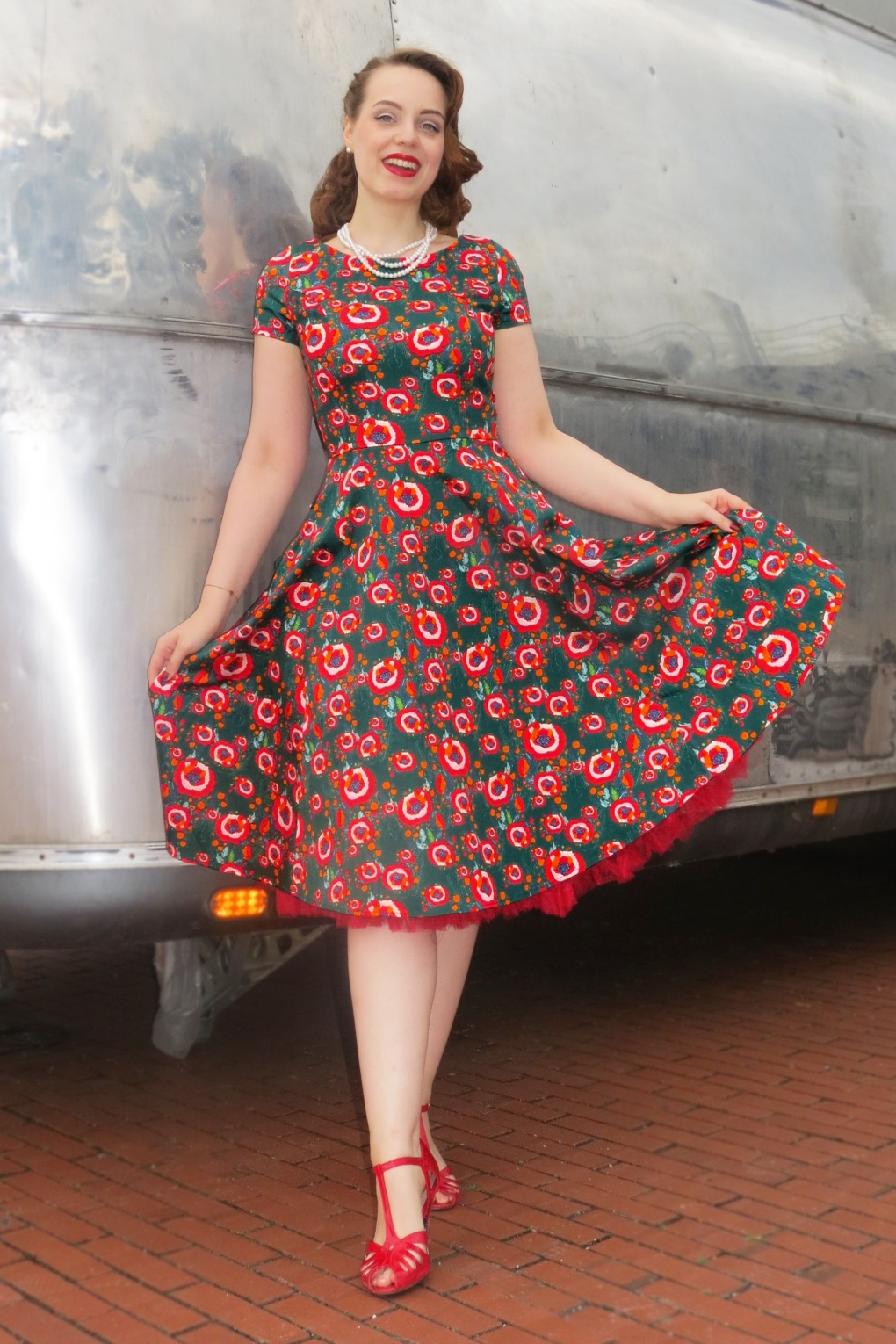 278068-Topvintage-Boutique-Collection-53506-Adriana-Swing-Short-Sleeves-Poppy-Floral-Dress-20250806-006W-full